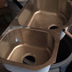 Deep well double bay sink